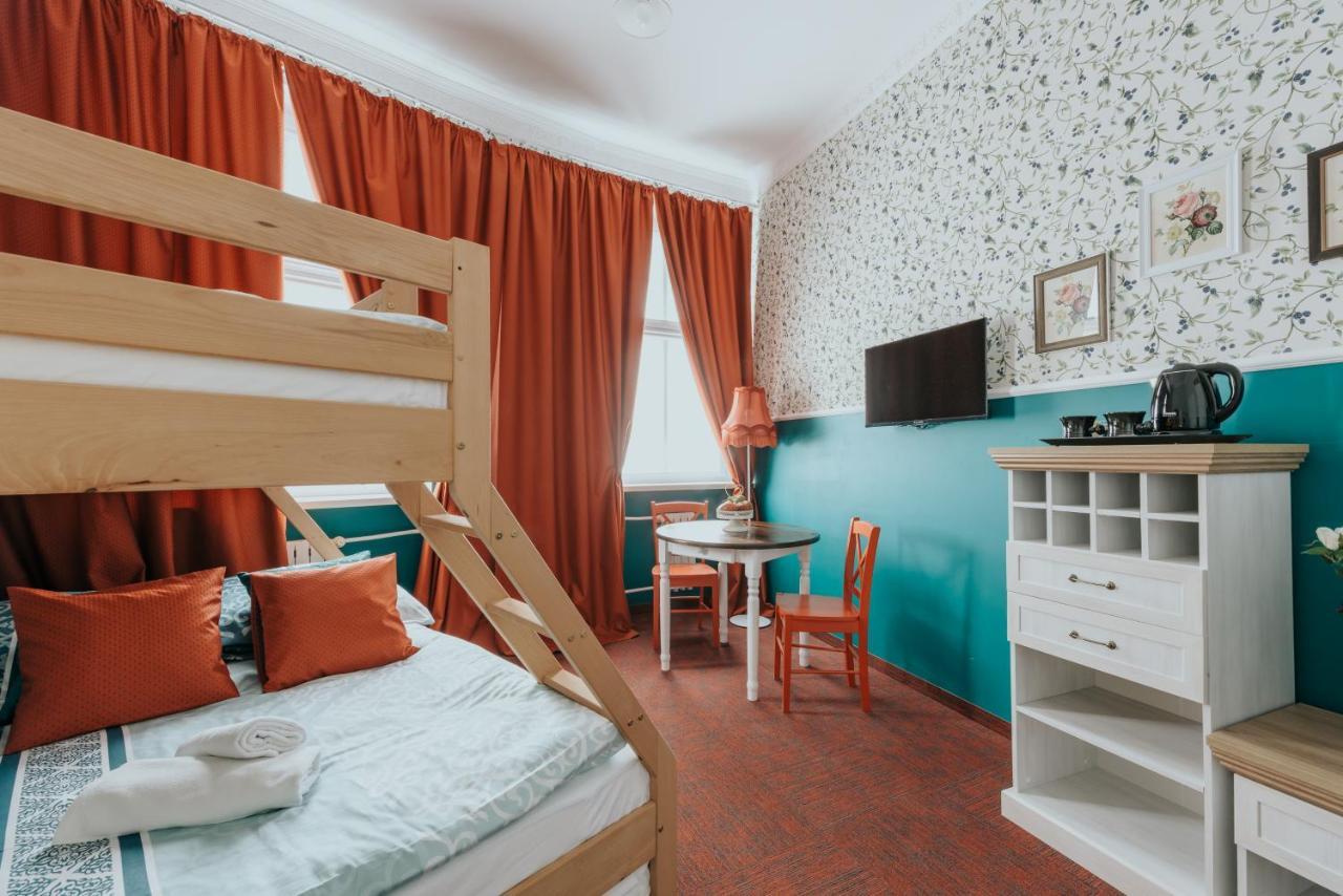 Hostel Night O'Clock Ополе Екстериор снимка