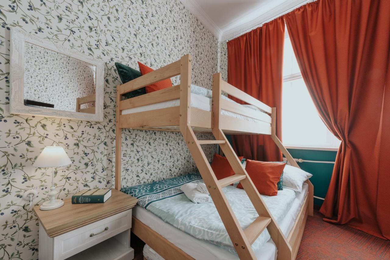 Hostel Night O'Clock Ополе Екстериор снимка
