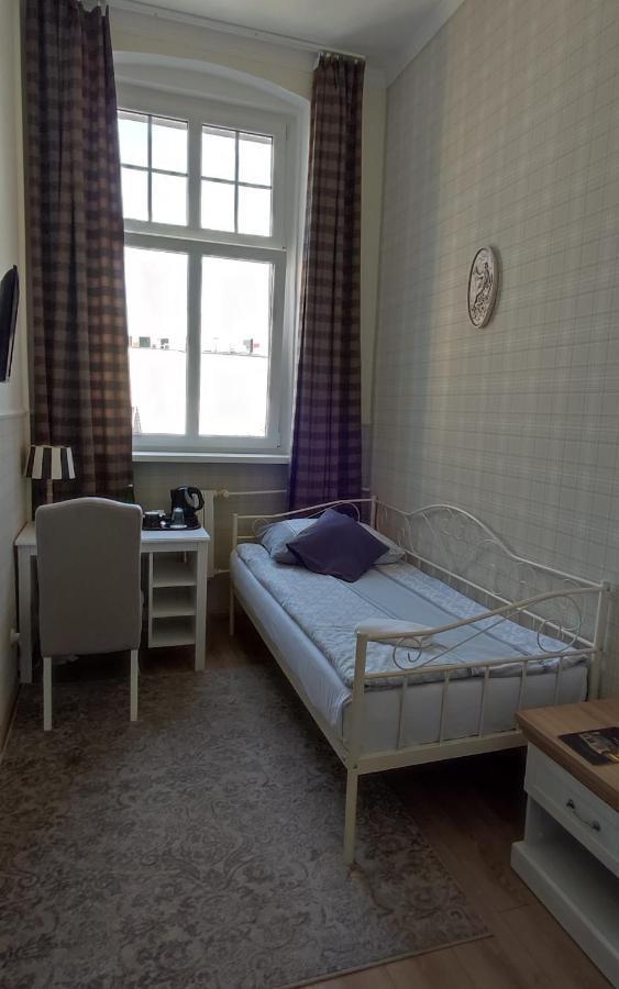 Hostel Night O'Clock Ополе Екстериор снимка