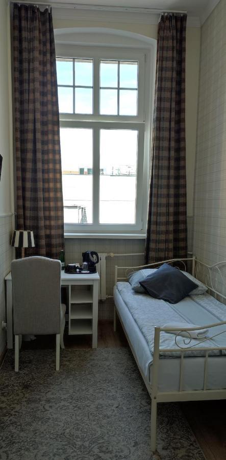 Hostel Night O'Clock Ополе Екстериор снимка